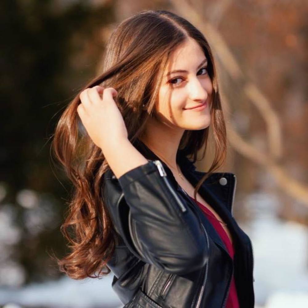 Meet your Posher, Gabriela